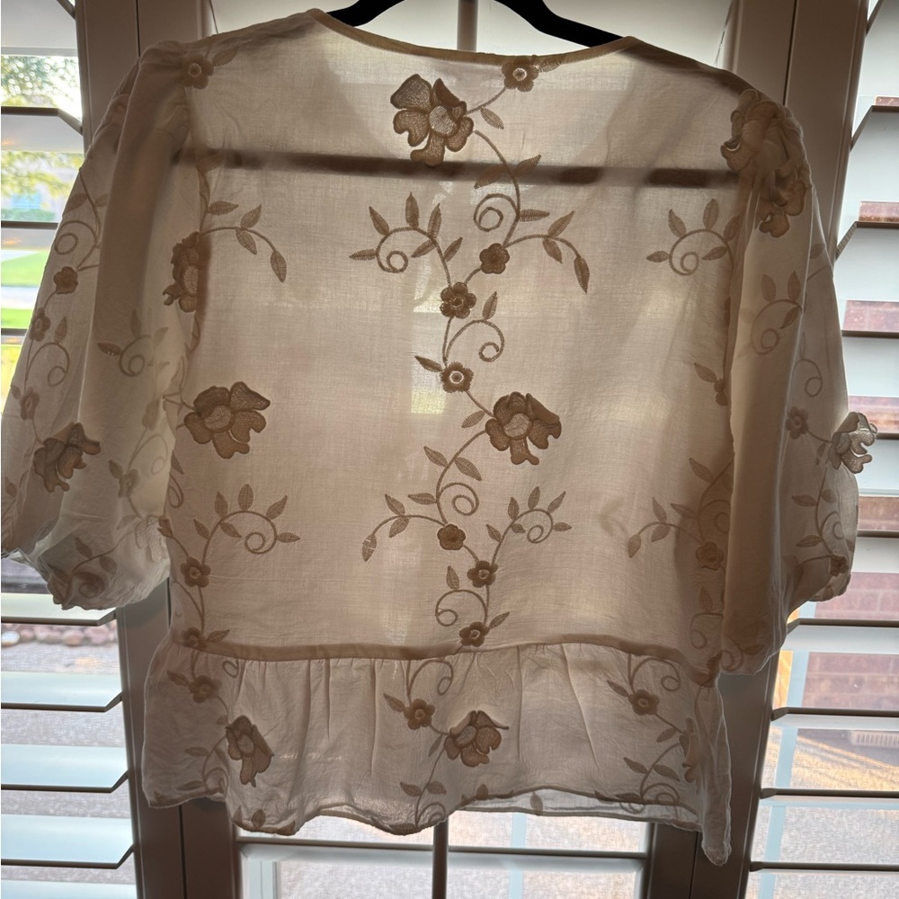 🌺Walter Baker Cream Floral Embroidered Blouse🌺🌺 - Picture 4 of 7